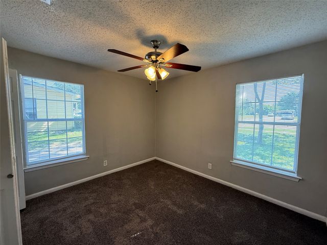 303 Ridgefield Circle, Mesquite, TX 75149
