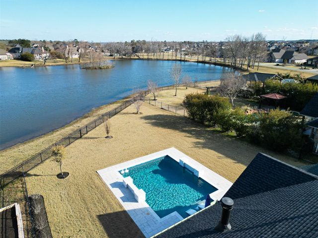 18908 W Grand Pine Circle, Montgomery, TX 77356