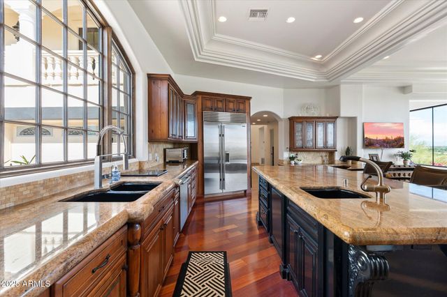 6827 N HIGHLANDS Drive, Paradise Valley, AZ 85253