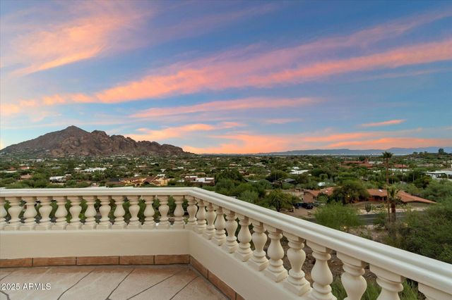 6827 N HIGHLANDS Drive, Paradise Valley, AZ 85253