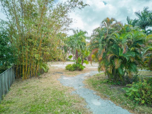 1118 S Palmway, Lake Worth Beach, FL 33460