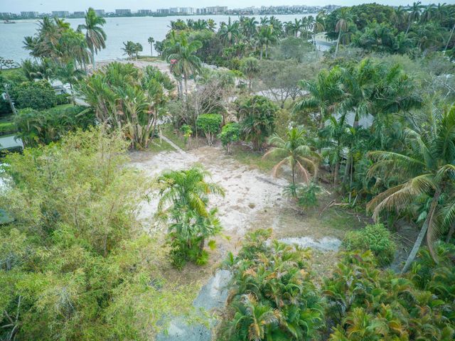 1118 S Palmway, Lake Worth Beach, FL 33460