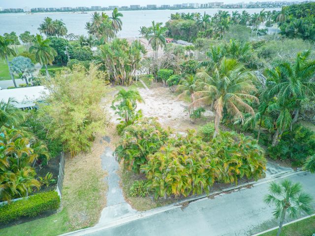 1118 S Palmway, Lake Worth Beach, FL 33460