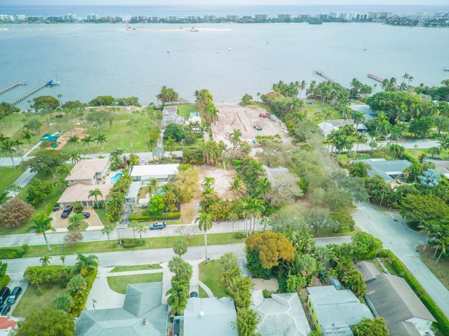 1118 S Palmway, Lake Worth Beach, FL 33460