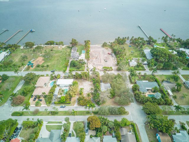 1118 S Palmway, Lake Worth Beach, FL 33460