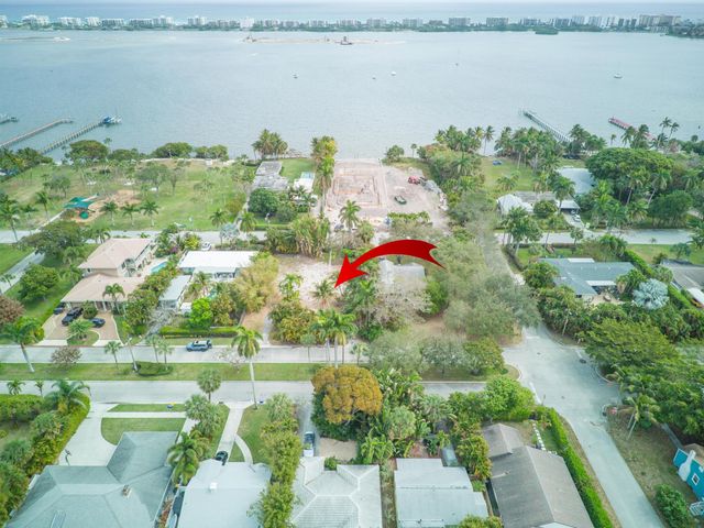 1118 S Palmway, Lake Worth Beach, FL 33460