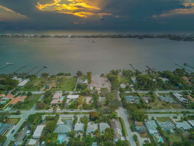 1118 S Palmway, Lake Worth Beach, FL 33460