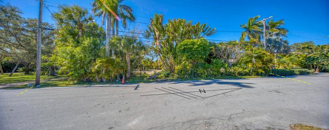 1118 S Palmway, Lake Worth Beach, FL 33460
