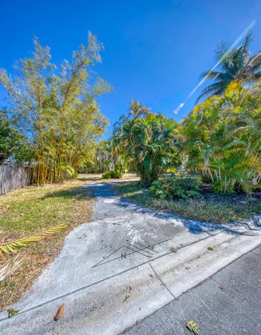 1118 S Palmway, Lake Worth Beach, FL 33460