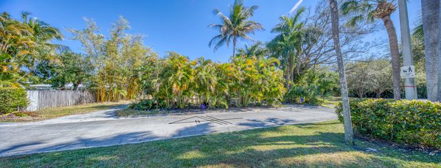 1118 S Palmway, Lake Worth Beach, FL 33460