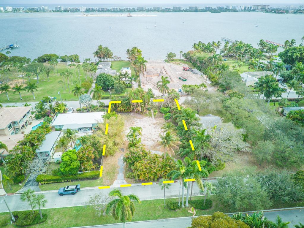 1118 S Palmway, Lake Worth Beach, FL 33460