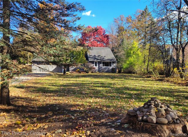 5650 Hillsboro Road, Springfield Charter Township, MI 48350