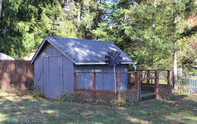 5650 Hillsboro Road, Springfield Charter Township, MI 48350