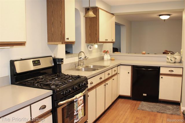 5650 Hillsboro Road, Springfield Charter Township, MI 48350