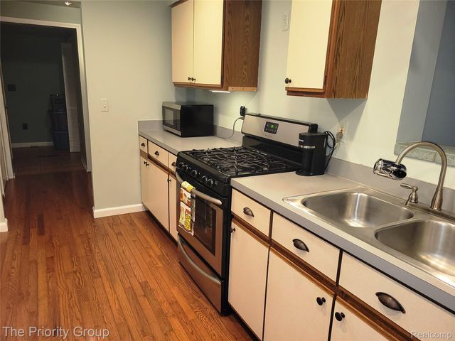 5650 Hillsboro Road, Springfield Charter Township, MI 48350