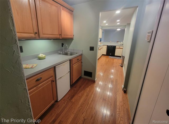 5650 Hillsboro Road, Springfield Charter Township, MI 48350