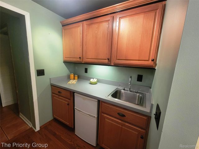 5650 Hillsboro Road, Springfield Charter Township, MI 48350