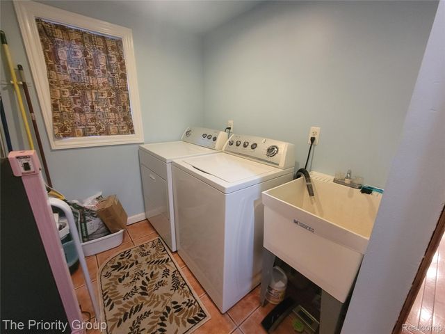 5650 Hillsboro Road, Springfield Charter Township, MI 48350