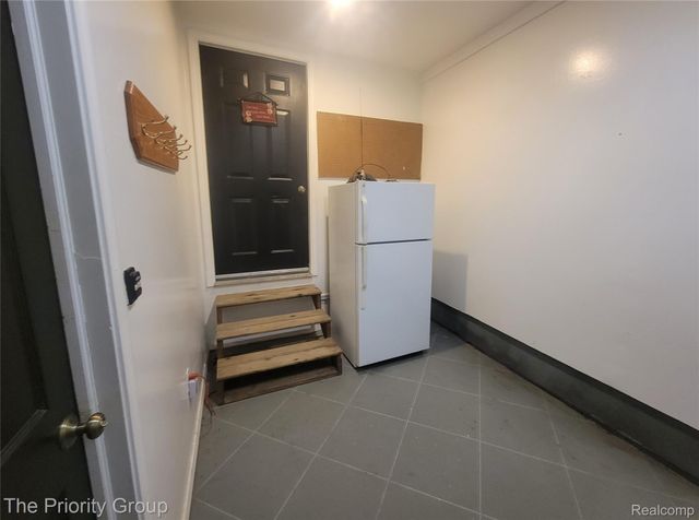 5650 Hillsboro Road, Springfield Charter Township, MI 48350