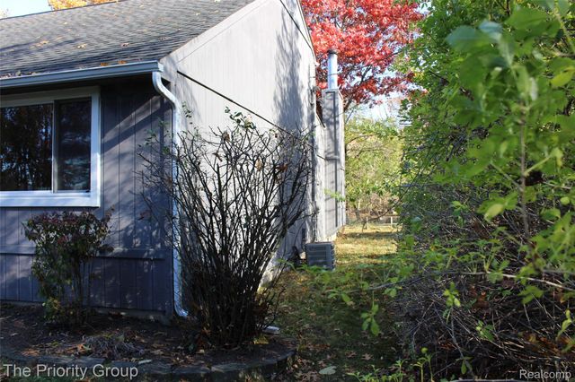 5650 Hillsboro Road, Springfield Charter Township, MI 48350