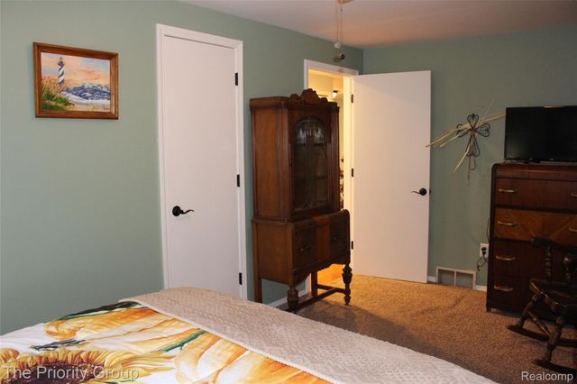 5650 Hillsboro Road, Springfield Charter Township, MI 48350