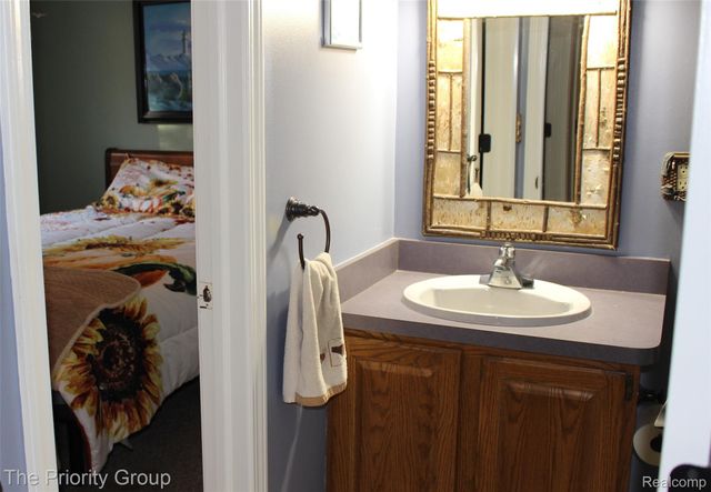 5650 Hillsboro Road, Springfield Charter Township, MI 48350