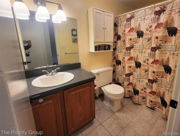 5650 Hillsboro Road, Springfield Charter Township, MI 48350