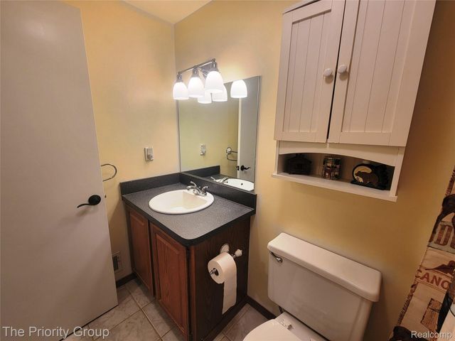 5650 Hillsboro Road, Springfield Charter Township, MI 48350