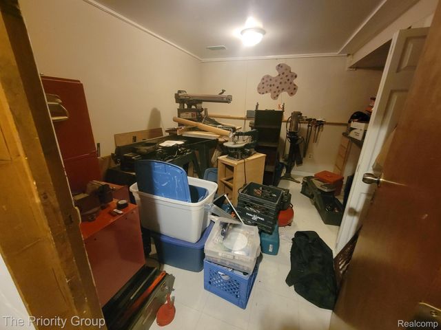 5650 Hillsboro Road, Springfield Charter Township, MI 48350