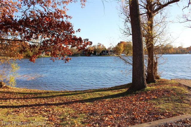 5650 Hillsboro Road, Springfield Charter Township, MI 48350