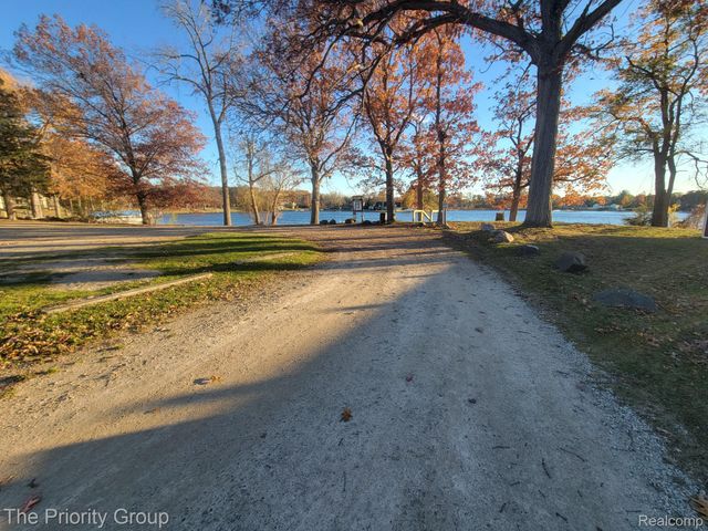 5650 Hillsboro Road, Springfield Charter Township, MI 48350