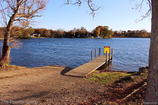 5650 Hillsboro Road, Springfield Charter Township, MI 48350