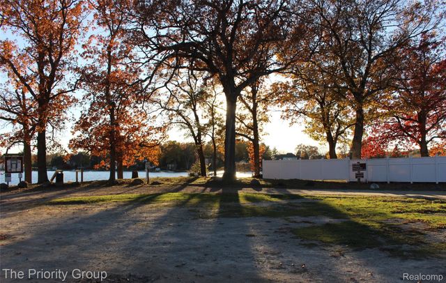 5650 Hillsboro Road, Springfield Charter Township, MI 48350