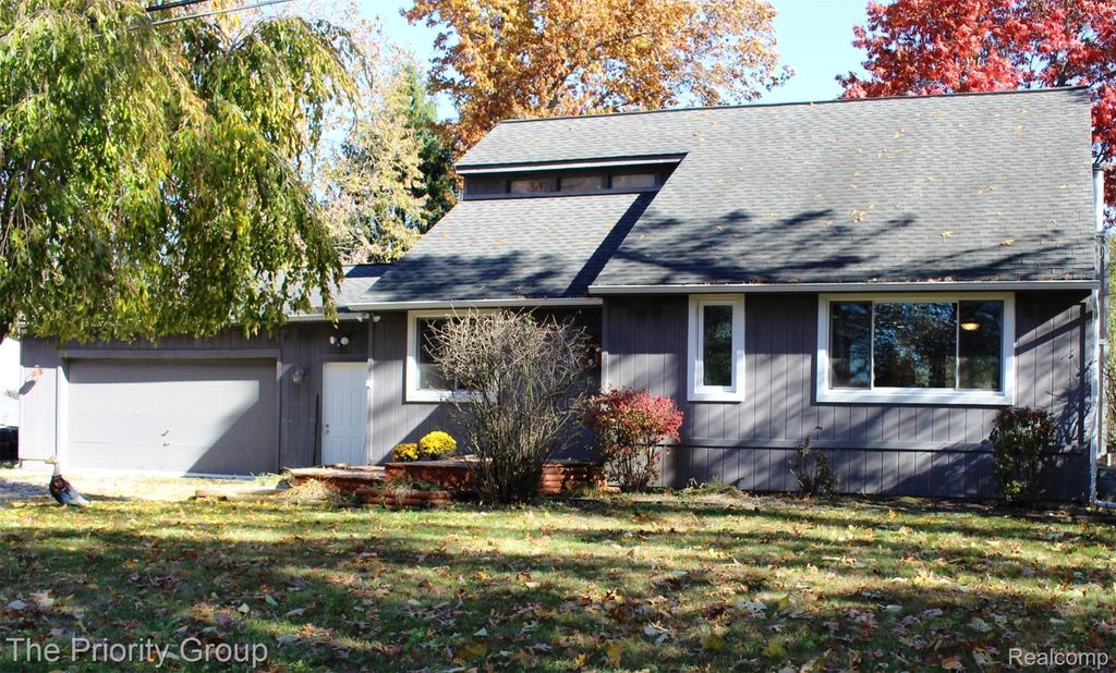 5650 Hillsboro Road, Springfield Charter Township, MI 48350