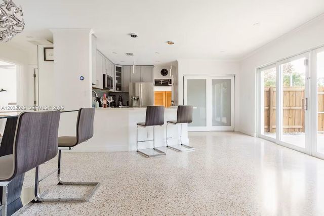 1736 NE 17th St, Fort Lauderdale, FL 33305