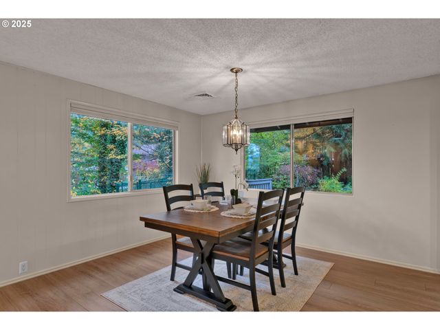 5075 SARATOGA St, Eugene, OR 97405