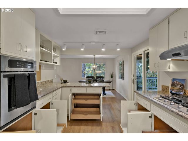 5075 SARATOGA St, Eugene, OR 97405