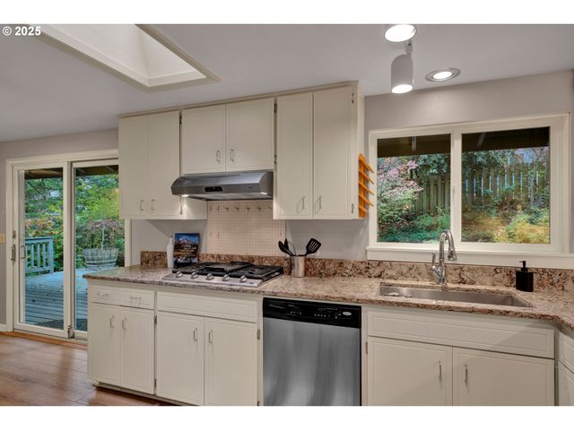 5075 SARATOGA St, Eugene, OR 97405