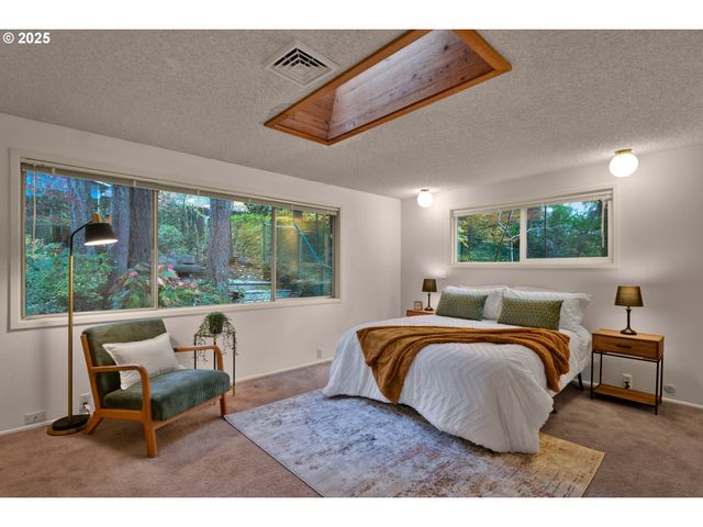 5075 SARATOGA St, Eugene, OR 97405