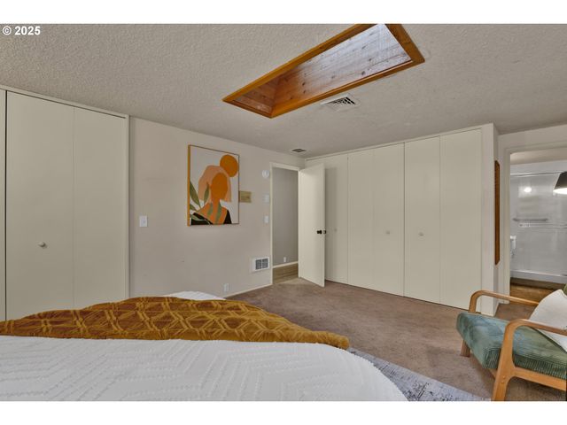 5075 SARATOGA St, Eugene, OR 97405