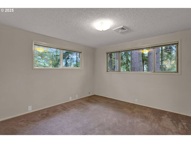 5075 SARATOGA St, Eugene, OR 97405