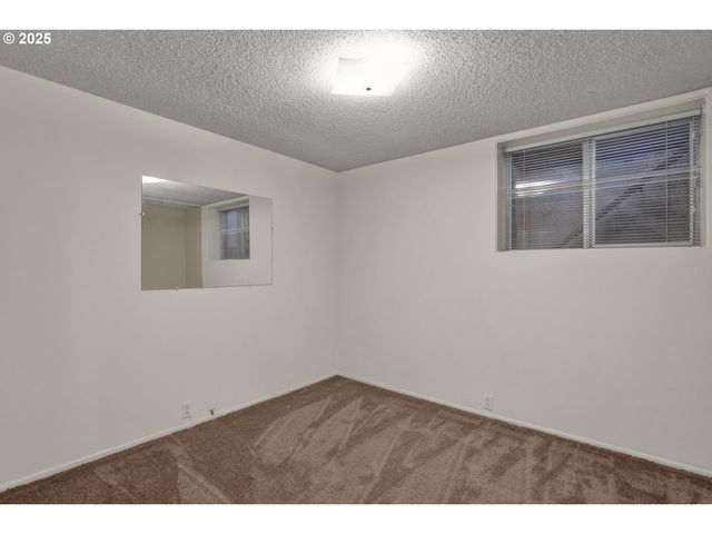 5075 SARATOGA St, Eugene, OR 97405