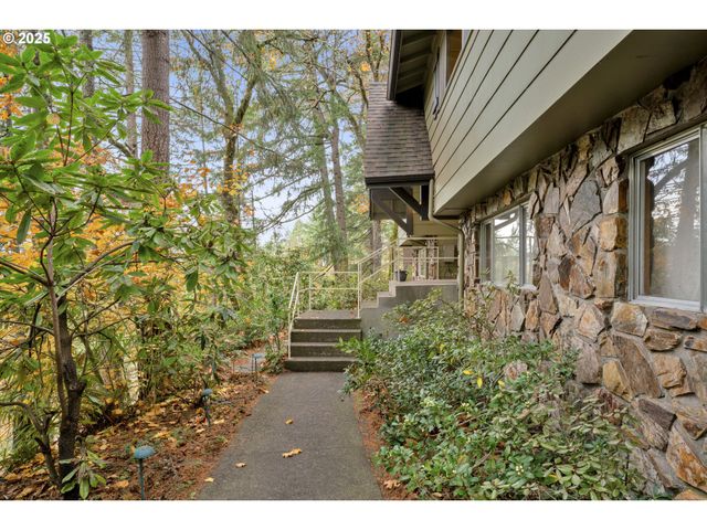 5075 SARATOGA St, Eugene, OR 97405