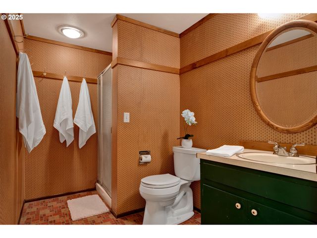 5075 SARATOGA St, Eugene, OR 97405