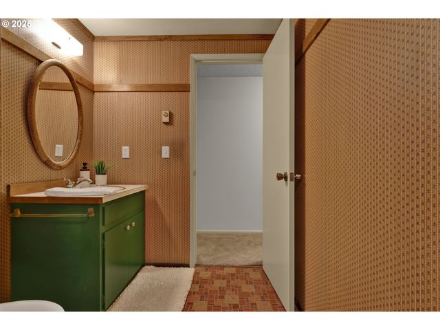 5075 SARATOGA St, Eugene, OR 97405