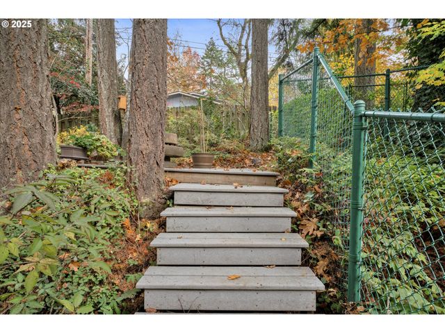 5075 SARATOGA St, Eugene, OR 97405