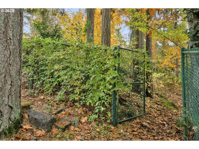 5075 SARATOGA St, Eugene, OR 97405