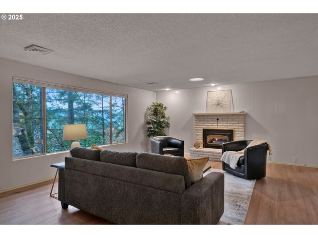 5075 SARATOGA St, Eugene, OR 97405