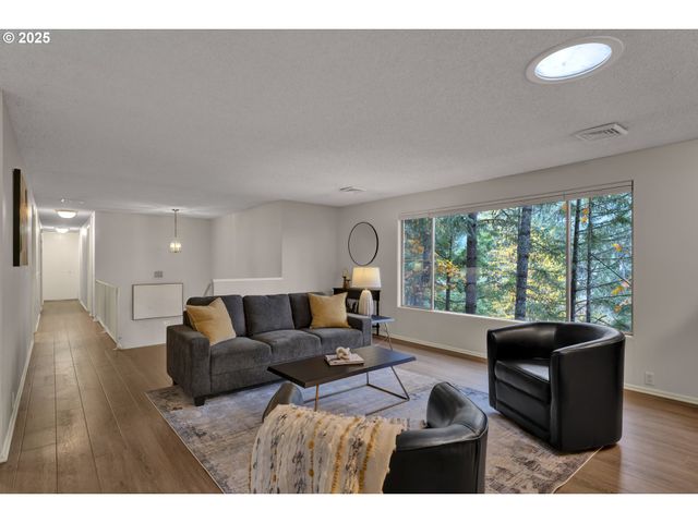 5075 SARATOGA St, Eugene, OR 97405