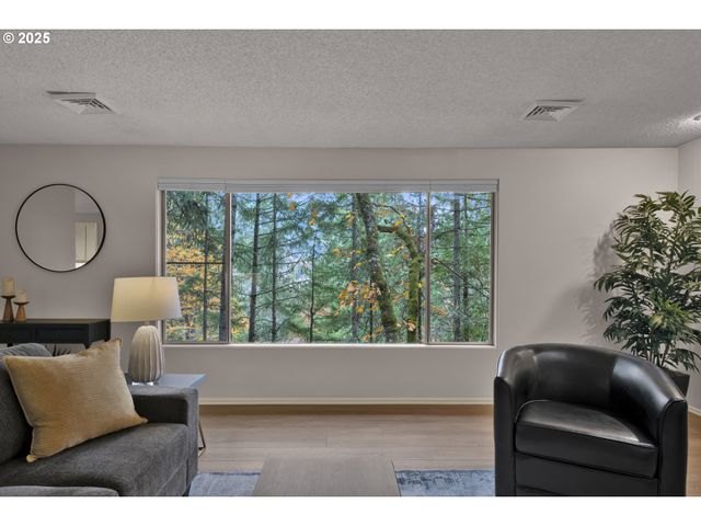 5075 SARATOGA St, Eugene, OR 97405